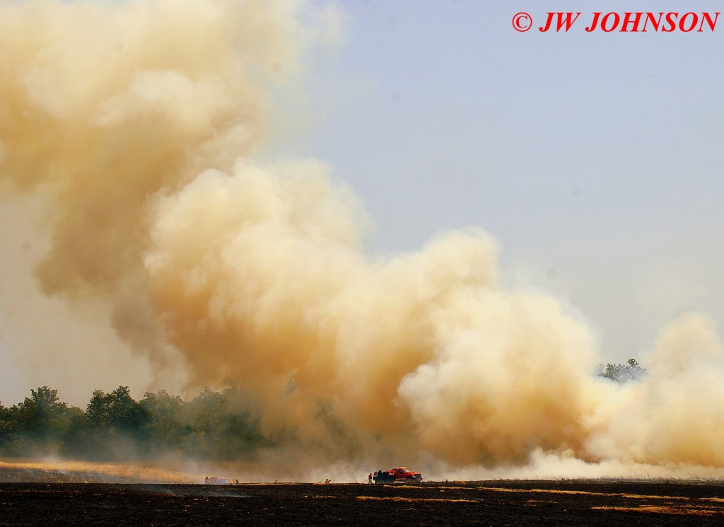 33 Heavy Smoke Cloud Dominates Brush Crews