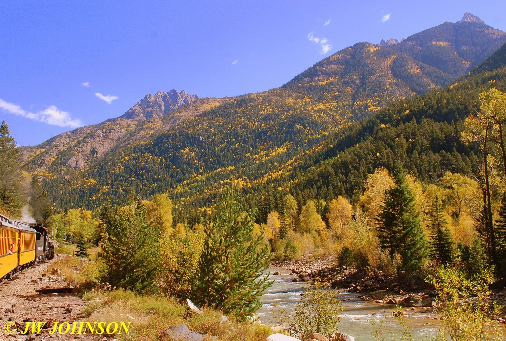 DSNRG 480 NB Steams By Animas River 2