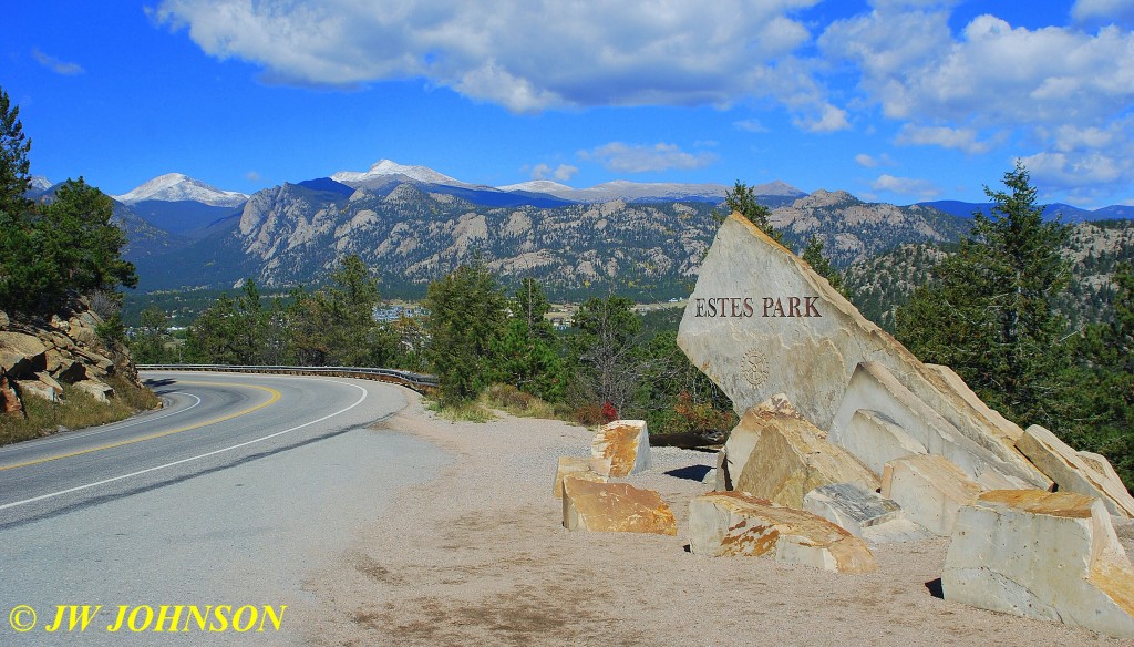 Estes Park Sign & View