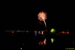 00W Harbor Skies Fireworks Begin